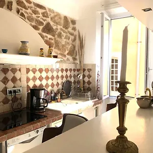 https://appartement-de-charme-au-coeur-de-saint-tropez.fr-provencehotel.com