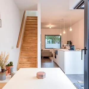 https://stylishly-furnished-private-home-in-a-vibrant-area.brusselshotelsbook.com