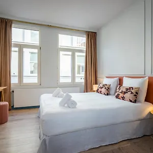 https://the-saffron-dress.brusselshotelsbook.com